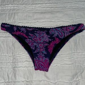 Scrunched bikini bottom